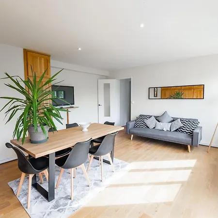 Bright And Charming 50 M Cocoon Apartment